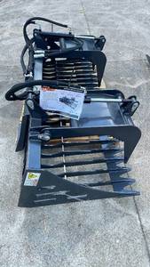 lot 418 image: (Unused) 84-inch Arteer Rock Grapple Bucket RGB-84W