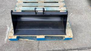 lot 542 image: (Unused)-Heavy Duty Excavator Bucket Attachment