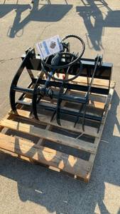 lot 604 image: (Unused)- IRanch IRLGF Heavy-Duty Log Grapple Fork