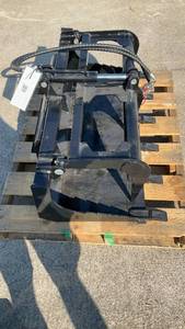 lot 609 image: (Unused)-Heavy-Duty Hydraulic Skid Steer Grab Attachment