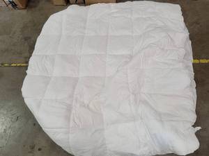 lot 31685 image: White Polyester Down Fitted Mattress Topper - Retail $25