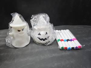lot 50710 image: Recolorable Light Up Toy featuring a ghost and a pumpkin designed for Halloween. 