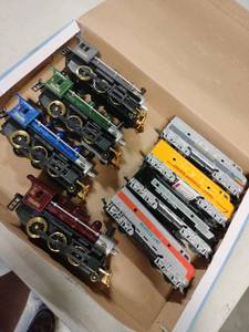lot 29698 image: Classic Loco Die Cast Metal Trains - 9 Ct