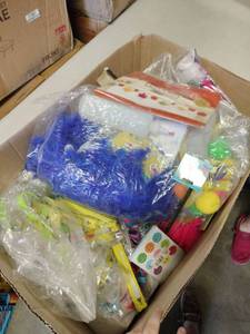lot 29701 image: Box of Miscellaneous Games and Toys