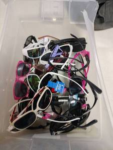 lot 29737 image: Tote of Miscellaneous Sunglasses