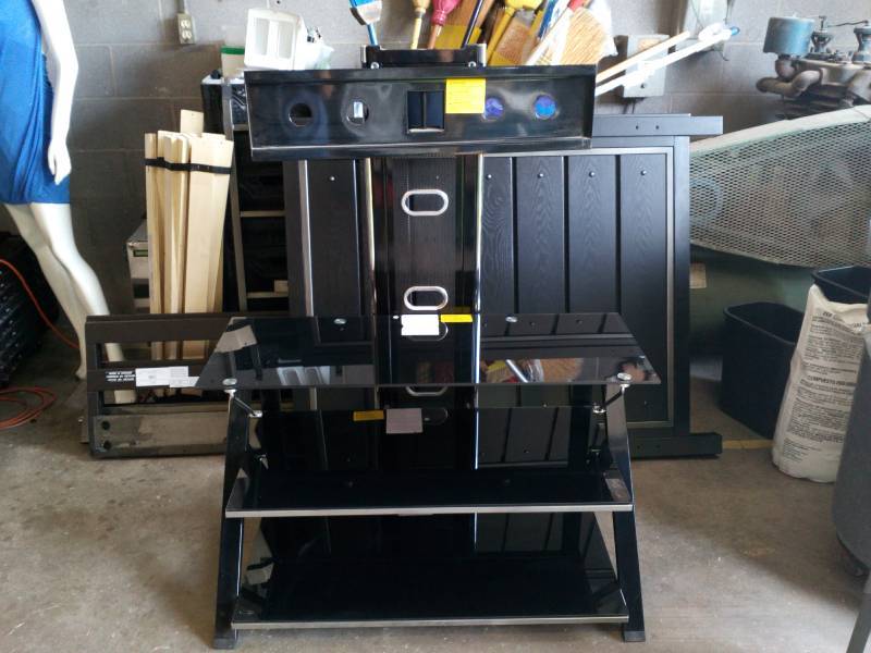 lot 2 image: Glass & Metal Flat Screen TV Stand