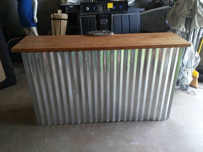 lot 1 image: Corrugated Bar w Solid wood Top