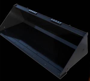 lot 5059 image: Unused Heavy Duty 72in Skid Steer Smooth Blade Bucket w Steps