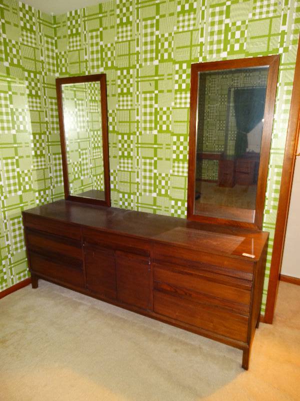 lot 12906 image: Mid century Americans of Martinsville double mirror 6 drawer dresser