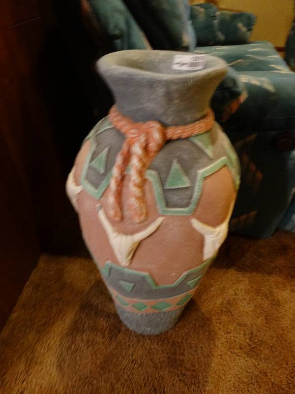 lot 12918 image: Large southwest design planter