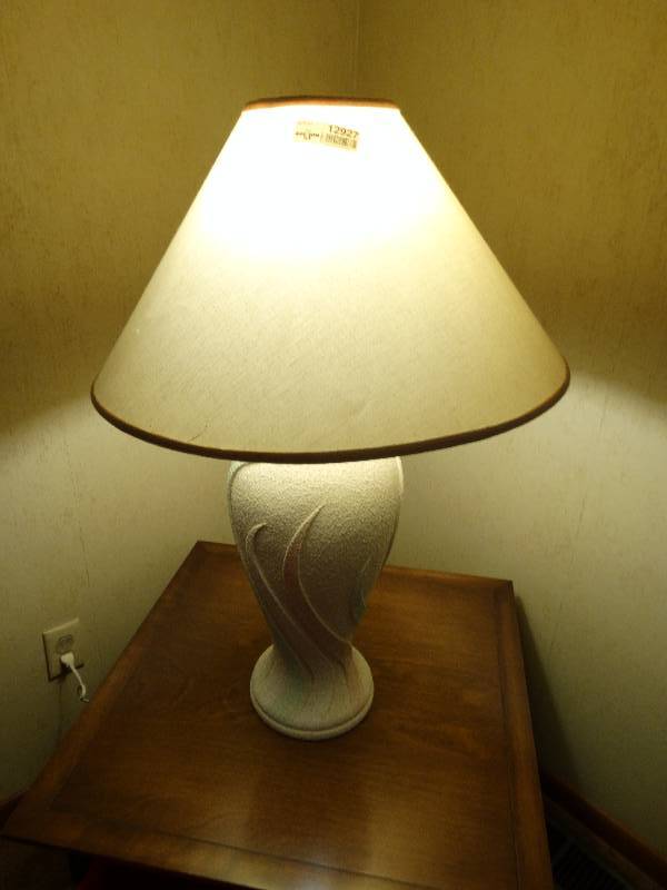lot 12927 image: Table lamp w shade