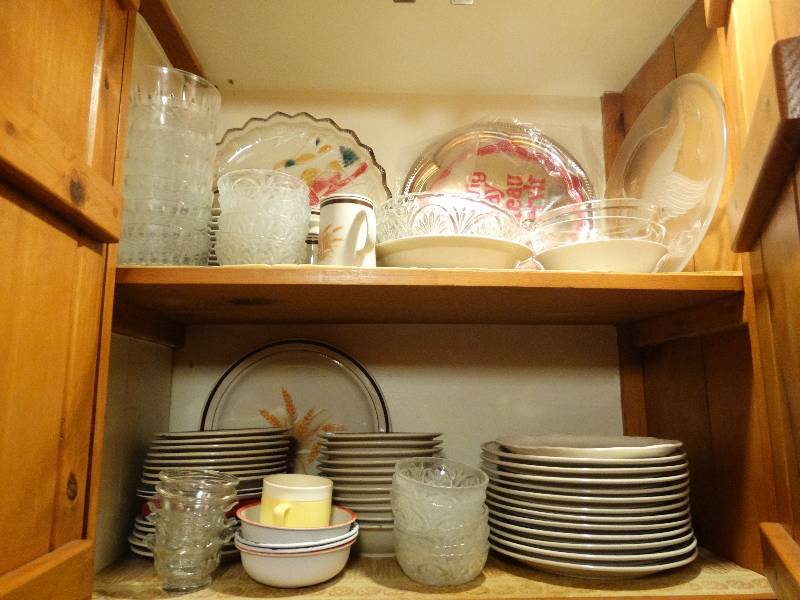 lot 12947 image: Lot of various dinnerware bowls