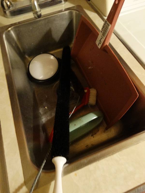 lot 12958 image: Cleaning items