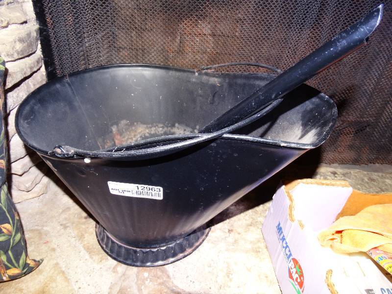 lot 12963 image: Metal ash bucket