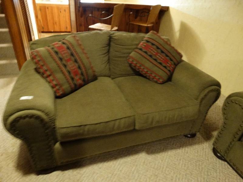 lot 12971 image: Allen White 2 cushion loveseat- Great shape