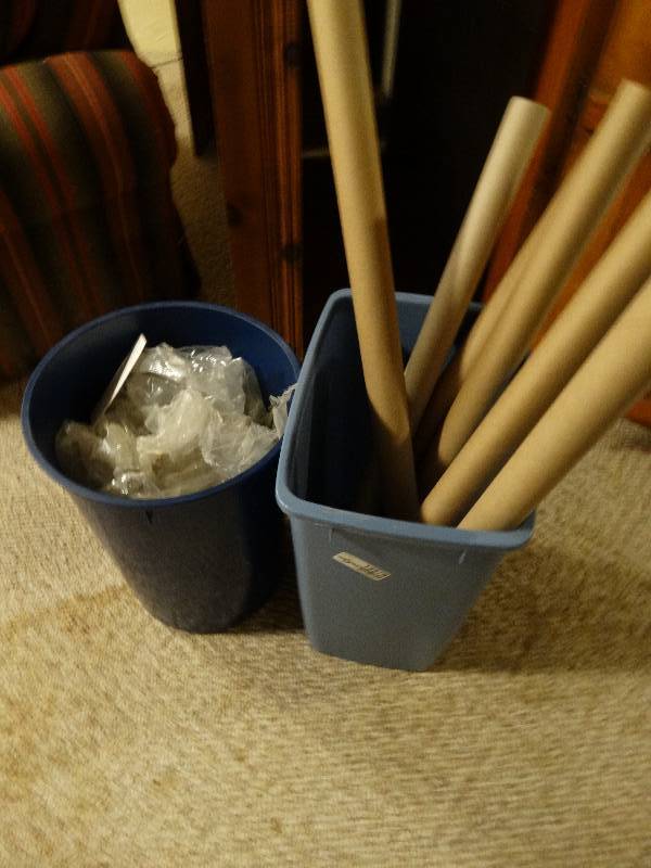 lot 12978 image: 2 trash cans