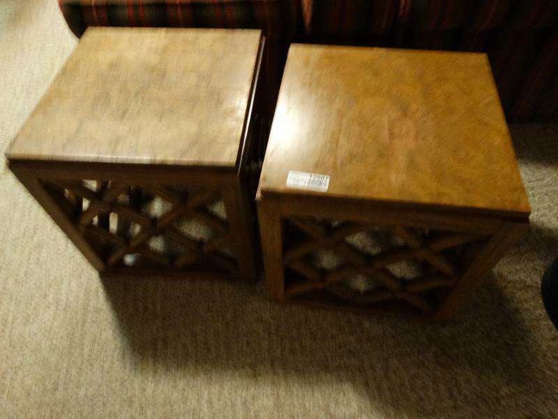 lot 12987 image: 2 vintage end tables
