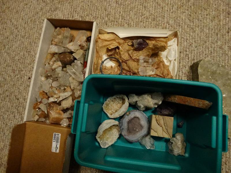 lot 12998 image: Lot of various rocks crystals amythest