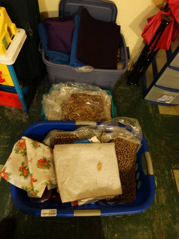 lot 13483 image: Large lot of various material