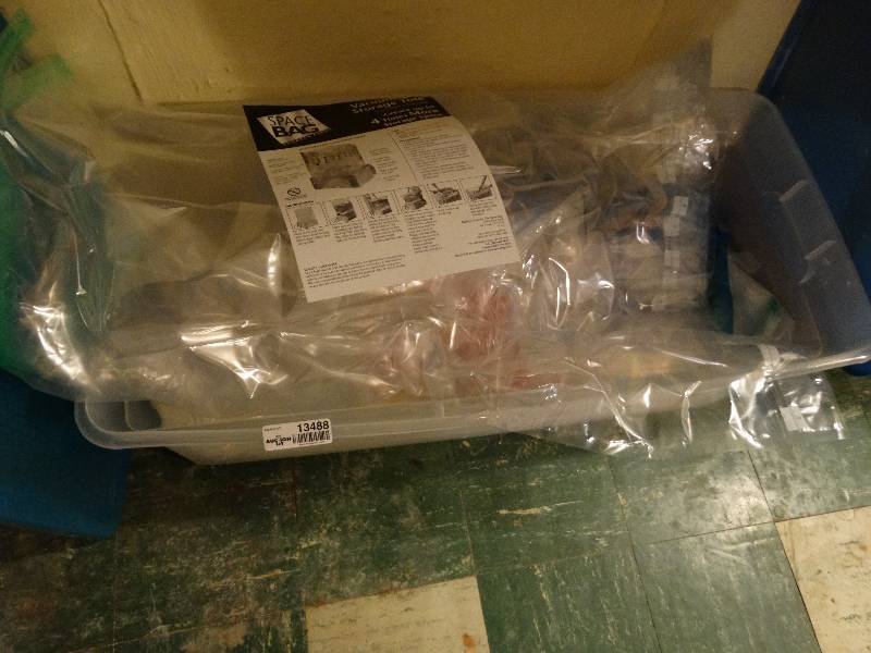 lot 13488 image: Lot of various space bag storage bags