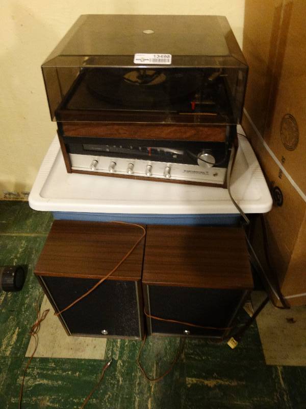 lot 13498 image: Masterwork stereo w speakers