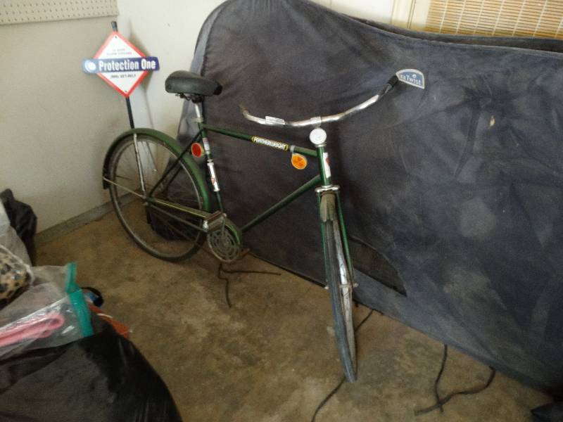 lot 13505 image: Feather wieght bike.