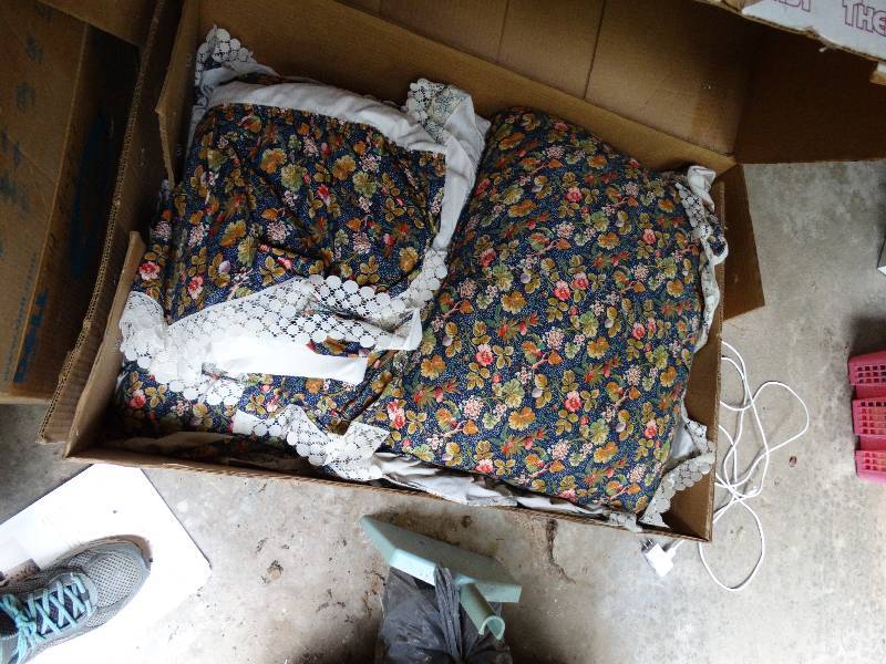 lot 13516 image: Lot of bedding.