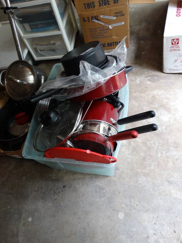 lot 13518 image: Large lot of pots, pans, etc.