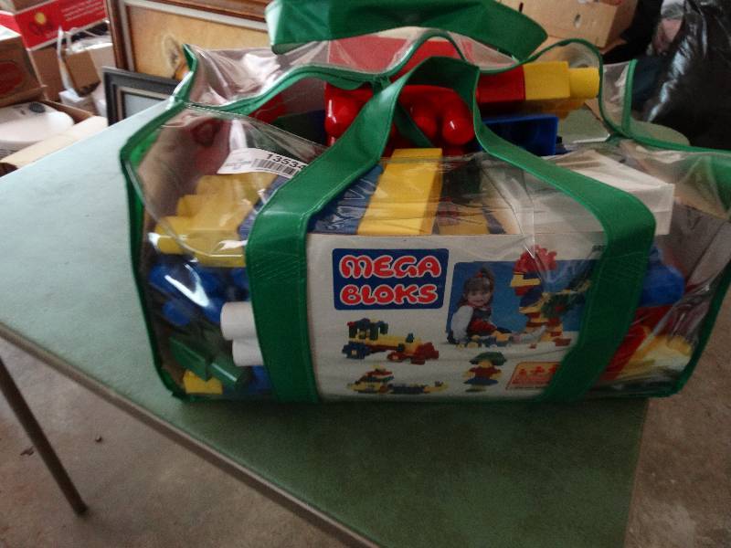lot 13534 image: Bag of mega blocks.