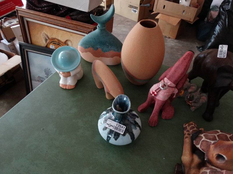 lot 13541 image: Lot of 6 pieces of home decor.