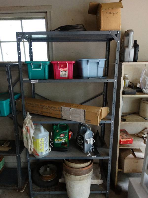 lot 13555 image: Shelf and contents.