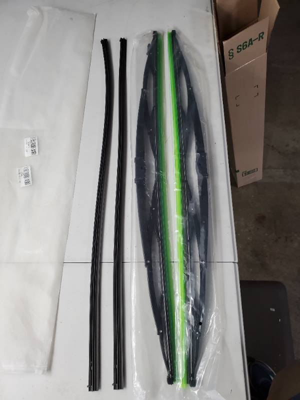 lot 20229 image: 32 Heavy Duty Windshield Wiper Blade Set, with Replace Blades, set of 2, for Motorhome RV and Bus.