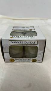lot 5498 image: Yankee Candle Fluffy Towels Tea Lights - 12 Pack