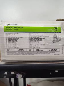 lot 8001 image: Halyard X-Tra Traction Shoe Covers XL - Box of 80