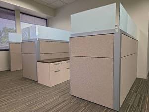 lot 13039 image: Modern Office Cubicle Set