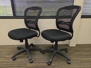 lot 13051 image: (2) Mesh Office Chair - Black