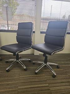 lot 13027 image: (2) Modern Black Office Chairs