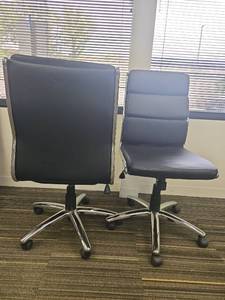 lot 13029 image: (2) Modern Black Office Chairs