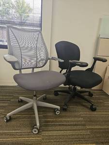 lot 13034 image: Humanscale Freedom Task Chair - Professional Office Seating