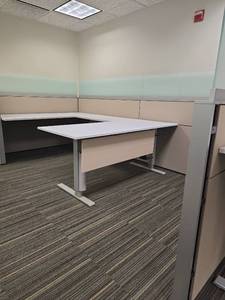 lot 20008 image: Modern Humanscale Office Cubicle Set W Modern Rising Standing White Desk