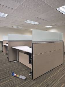 lot 20009 image: Humanscale Height-Adjustable Office Workstation 3 - Cubicle Set With 3 Filing Credenzas