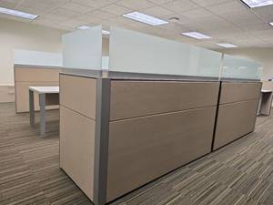 lot 20033 image: Modern Humanscale Office Cubicle Workstation With 1 Suite and 4 Cubicles