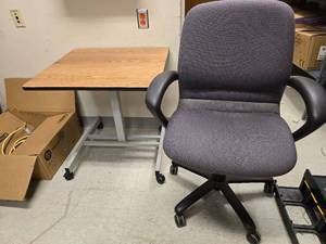 lot 20067 image: Office Training Room Set - Chair and Desk