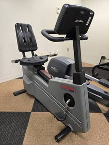 lot 20073 image: Life Fitness 9500HR Recumbent Exercise Bike