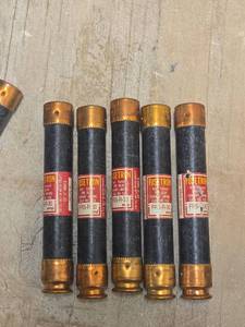 lot 49656 image: (5) Fusetron FRS-R-30 Amp Fuses Lot