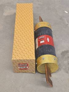 lot 49668 image: (3) Low-Peak LPS-RK-600 Dual-Element Time-Delay Fuse