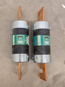 lot 49682 image: Fusetron FRN-R-600 Dual-Element Time Delay Fuses