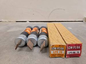 lot 49683 image: (5) Bussmann Low-Peak 600V LPS-70 Dual-Element Time Delay Fuses