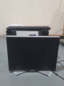 lot 49705 image: HP Desktop Computer Set with Dell Monitor