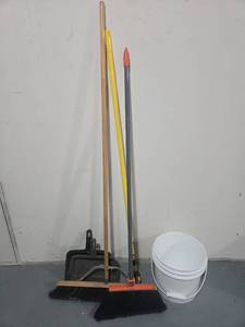 lot 49706 image: Janitorial Cleaning Set with Buckets